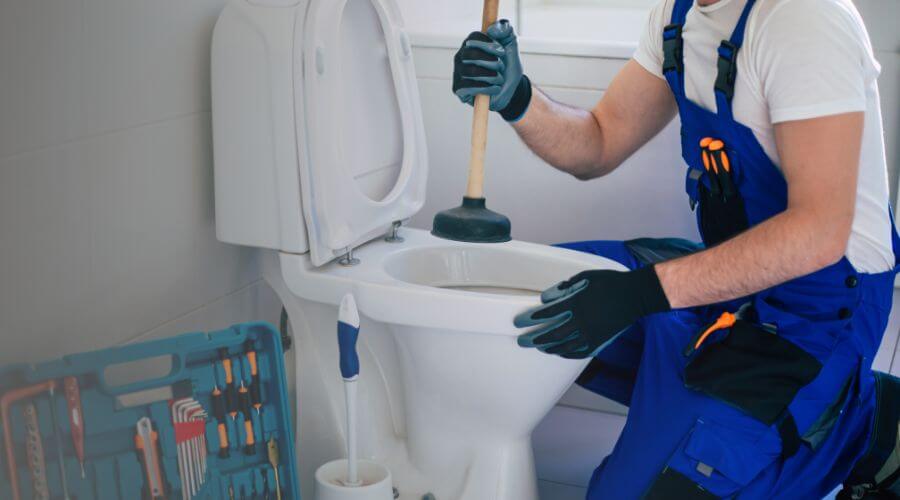 sewer line plumber in Farmington, NH